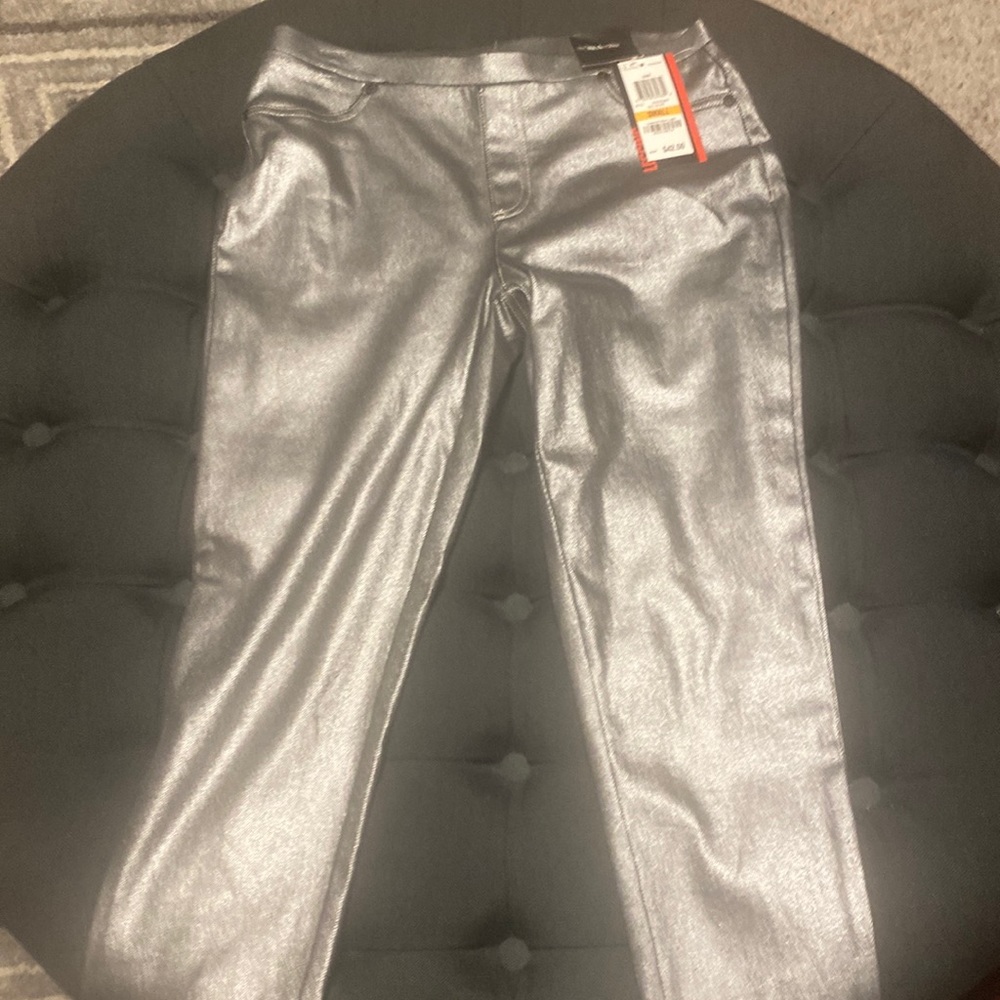Nwt silver shimmer style&co small leggings.
